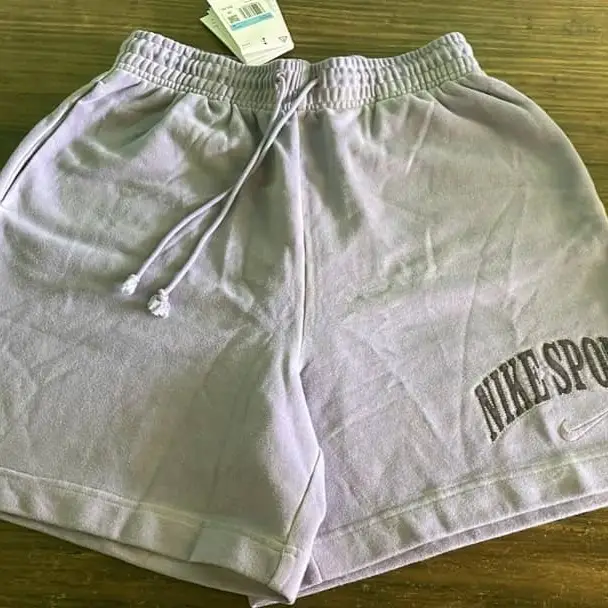 SHORT FELPA NIKE WOMEN SIZE M's photo #1