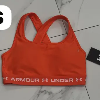 TOP UNDER ARMOUR SIZE S's photo #7