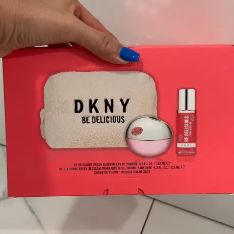 DKNY's photo #1
