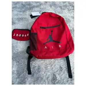 MOCHILA JORDAN ROJA miniatura 1